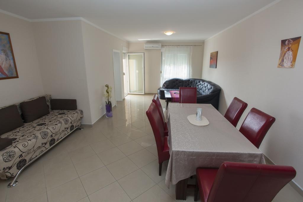Apartments Damjanovic Makarska Phòng bức ảnh