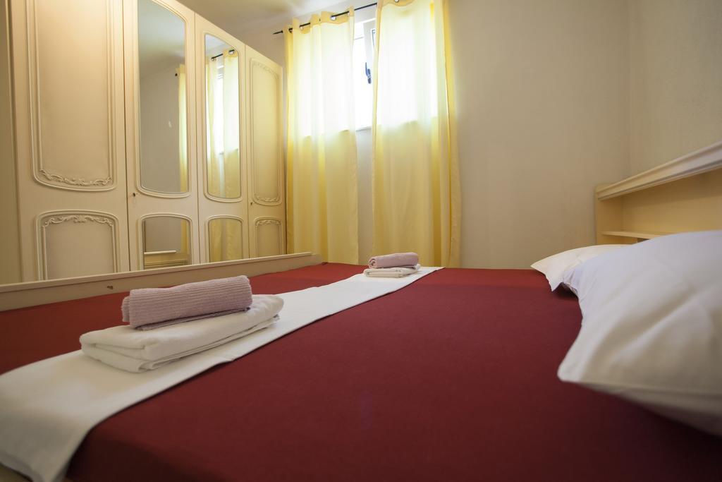 Apartments Damjanovic Makarska Phòng bức ảnh
