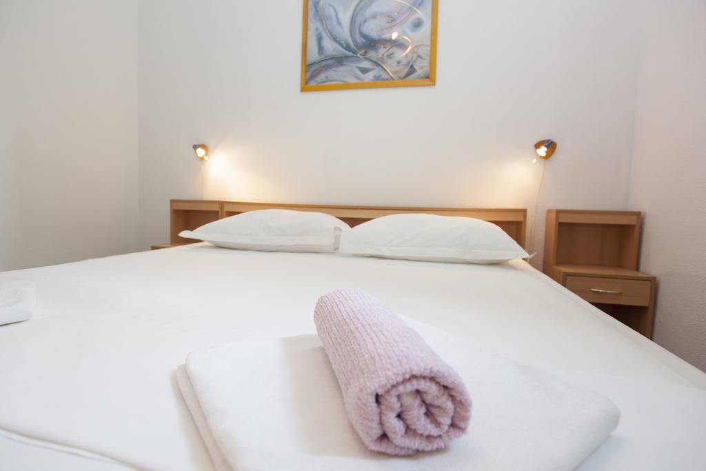 Apartments Damjanovic Makarska Ngoại thất bức ảnh
