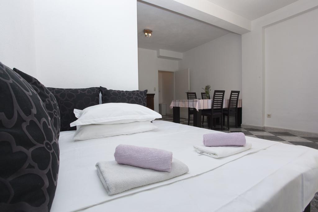 Apartments Damjanovic Makarska Ngoại thất bức ảnh