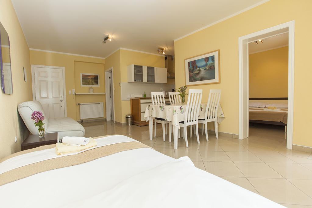 Apartments Damjanovic Makarska Ngoại thất bức ảnh