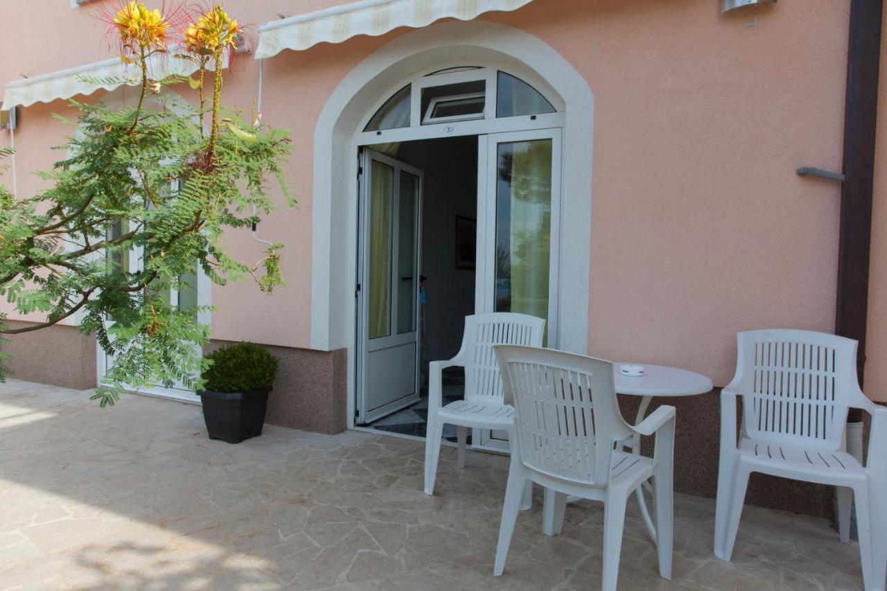 Apartments Damjanovic Makarska Phòng bức ảnh