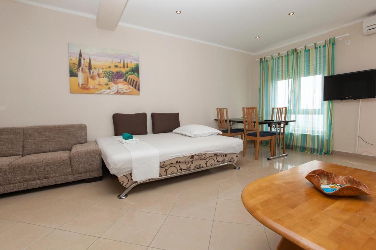 Apartments Damjanovic Makarska Phòng bức ảnh